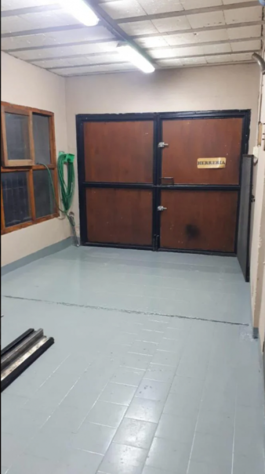 PH EN ESQUINA 4 AMB/TERRAZA CON PARRILLA/GARAGE - ¡ACEPTA PERMUTA depto 4 amb!