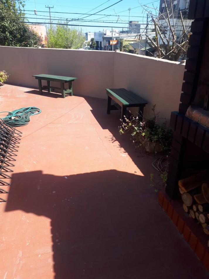 PH EN ESQUINA 4 AMB/TERRAZA CON PARRILLA/GARAGE - ¡ACEPTA PERMUTA depto 4 amb!