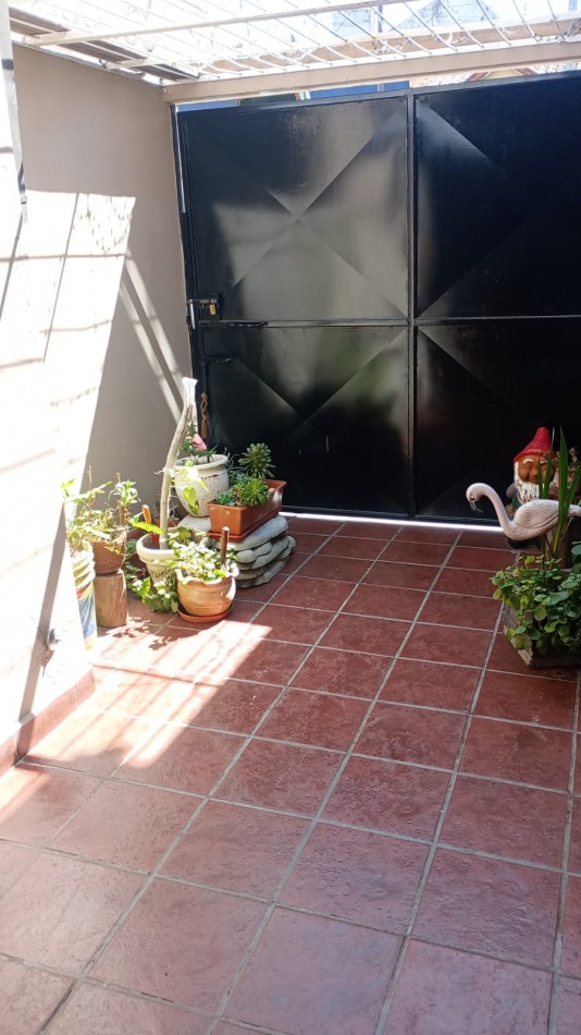 PH EN ESQUINA 4 AMB/TERRAZA CON PARRILLA/GARAGE - ¡ACEPTA PERMUTA depto 4 amb!