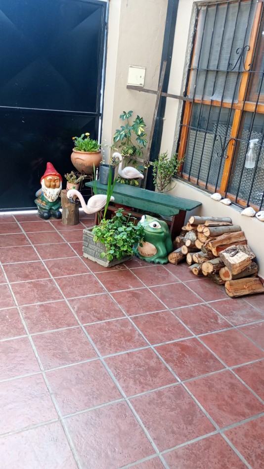 PH EN ESQUINA 4 AMB/TERRAZA CON PARRILLA/GARAGE - ¡ACEPTA PERMUTA depto 4 amb!