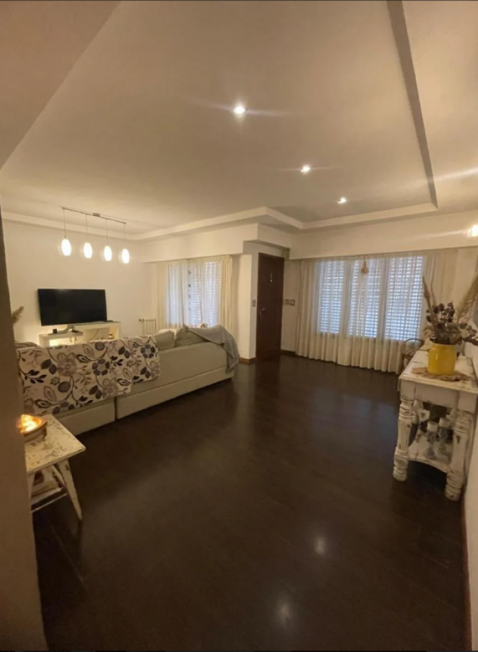 CASA MODERNA EN BARRIO SAN CARLOS