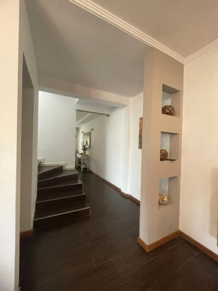 CASA MODERNA EN BARRIO SAN CARLOS