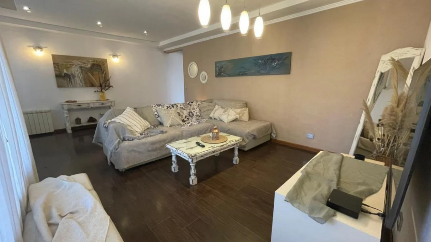 CASA MODERNA EN BARRIO SAN CARLOS