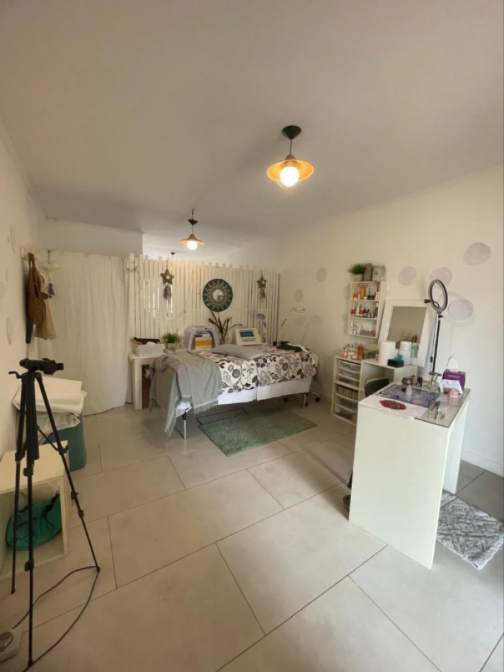 CASA MODERNA EN BARRIO SAN CARLOS