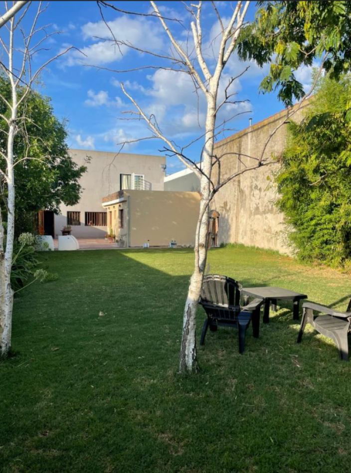 CASA MODERNA EN BARRIO SAN CARLOS