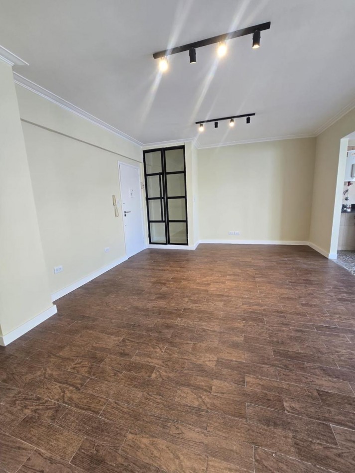 2 AMBIENTES CON BALCON A LA CALLE