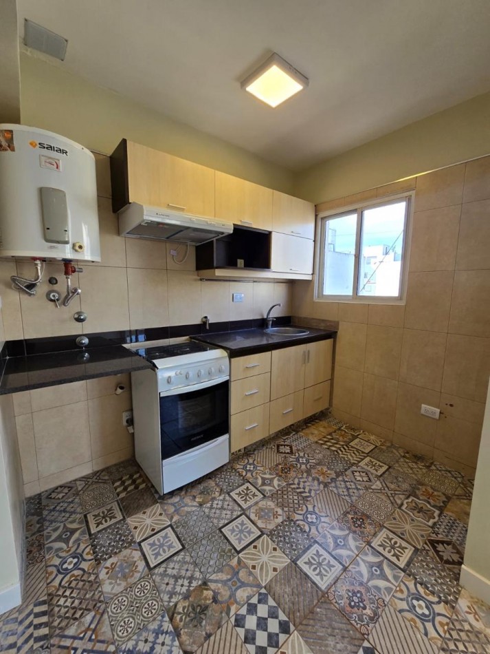 2 AMBIENTES CON BALCON A LA CALLE