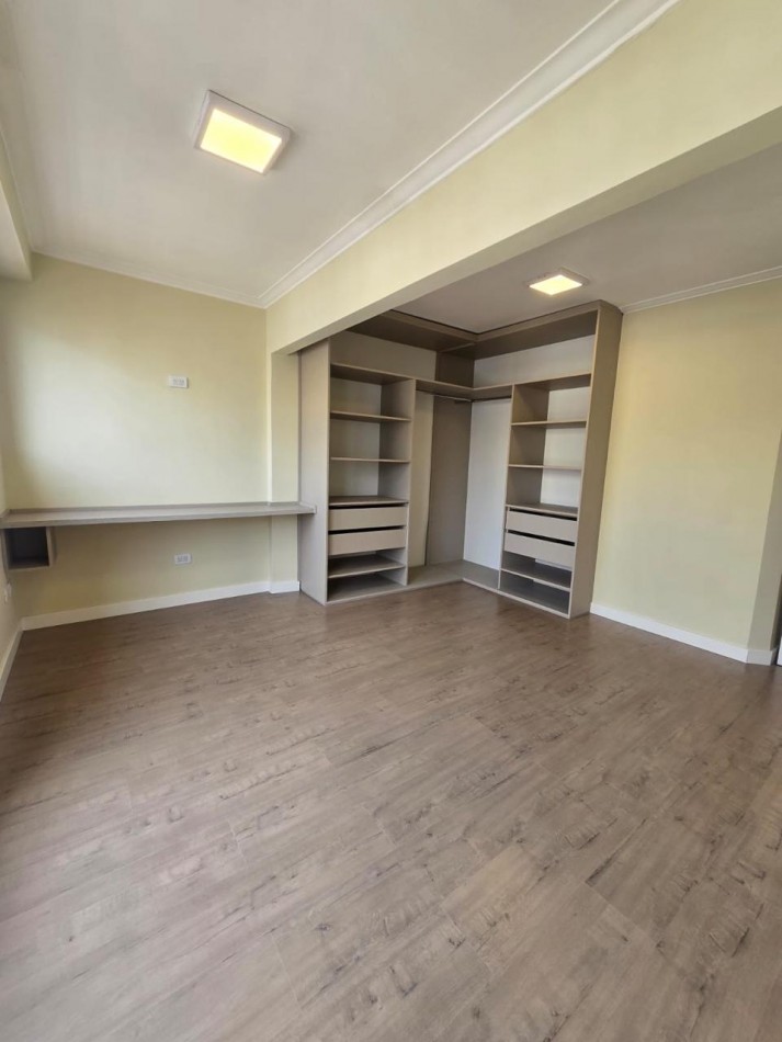 2 AMBIENTES CON BALCON A LA CALLE