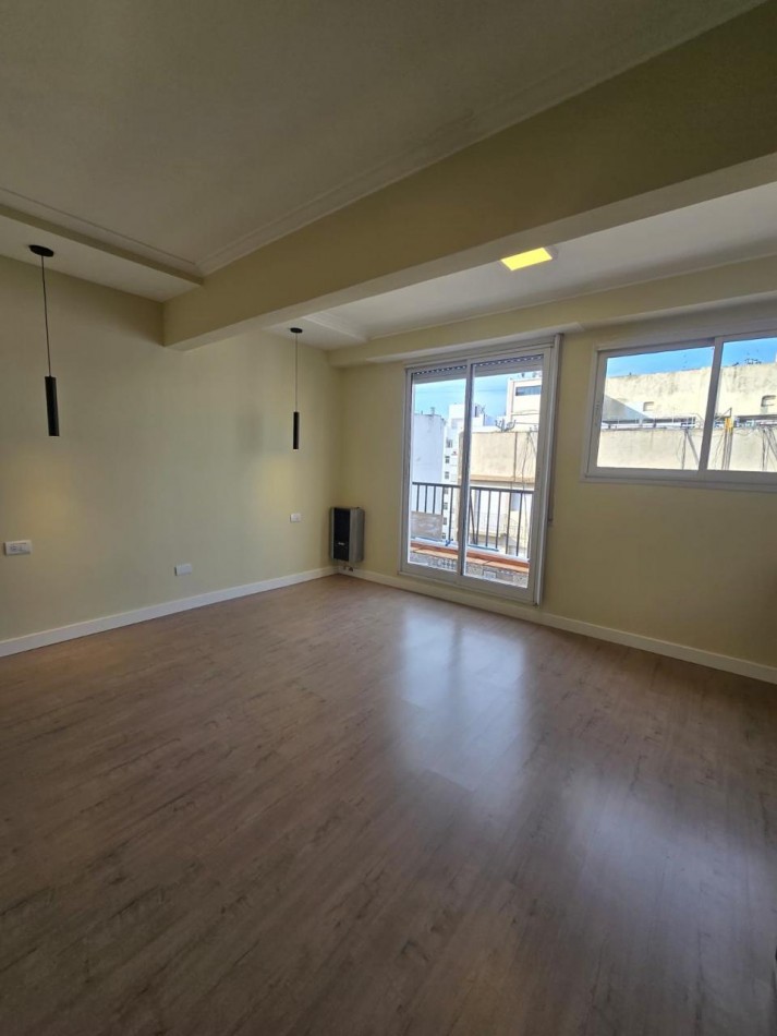 2 AMBIENTES CON BALCON A LA CALLE