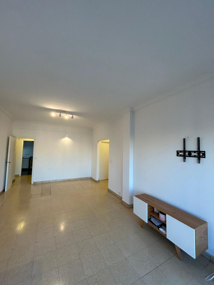 Departamento 3 Ambientes con Escritorio - Piso Alto con Balcon